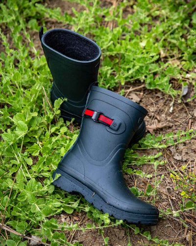 Navy coloured Ariat Womens Burford Wellington Boots on leafy background #colour_navy