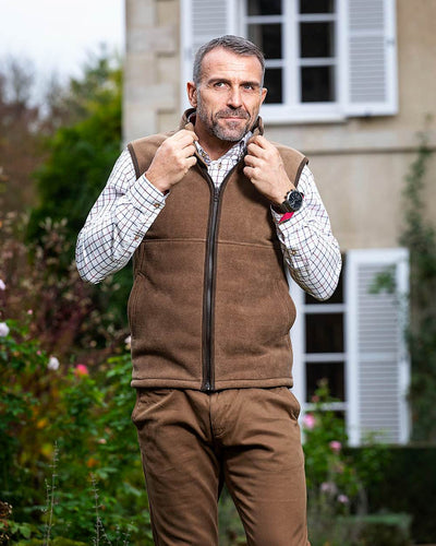 Camel Coloured Baleno Harvey Fleece Gilet on building background #colour_camel