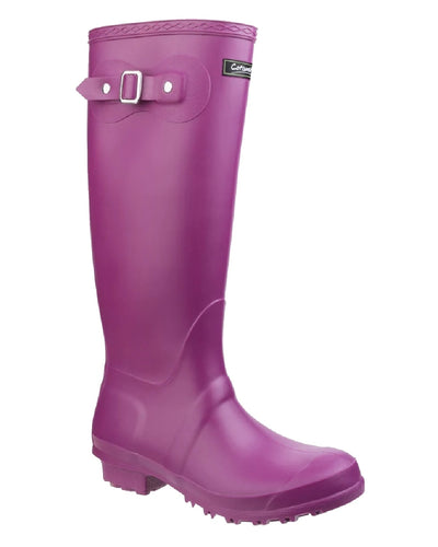 Berry coloured Cotswold Sandringham Buckle Strap Wellingtons on white background #colour_berry