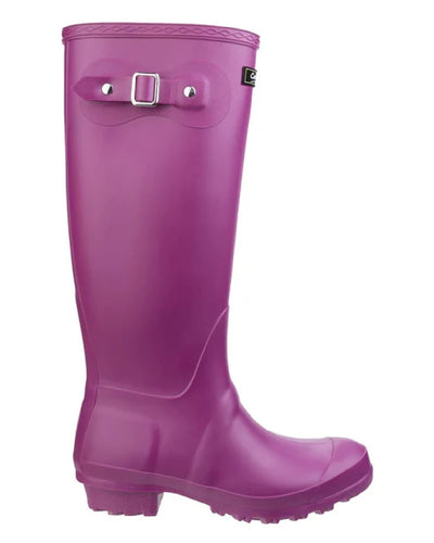 Berry coloured Cotswold Sandringham Buckle Strap Wellingtons on white background #colour_berry