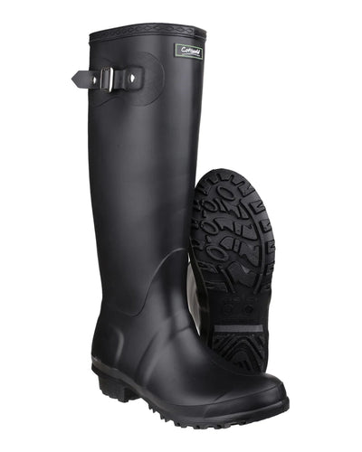 Black coloured Cotswold Sandringham Buckle Strap Wellingtons on white background #colour_black