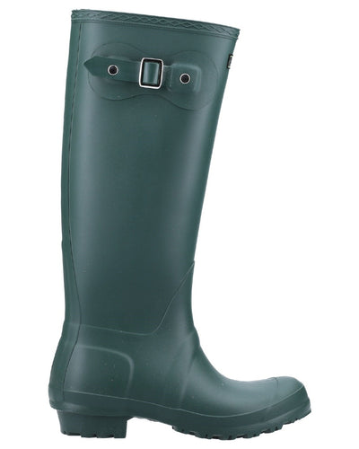 Green coloured Cotswold Sandringham Buckle Strap Wellingtons on white background #colour_green