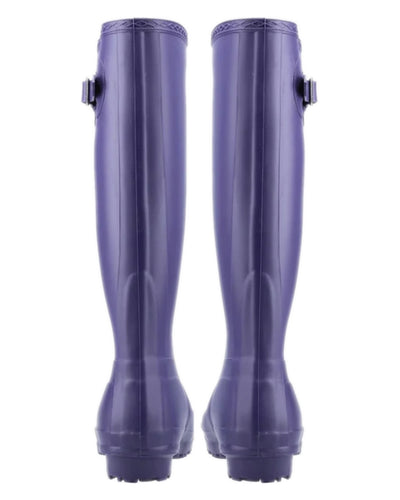 Purple coloured Cotswold Sandringham Buckle Strap Wellingtons on white background #colour_purple