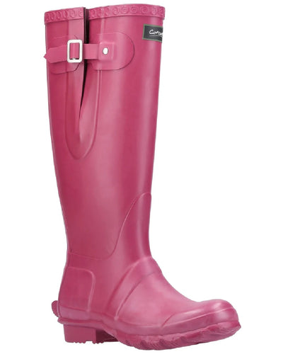 Berry coloured Cotswold Windsor Buckle Strap Rubber Wellingtons on white background #colour_berry