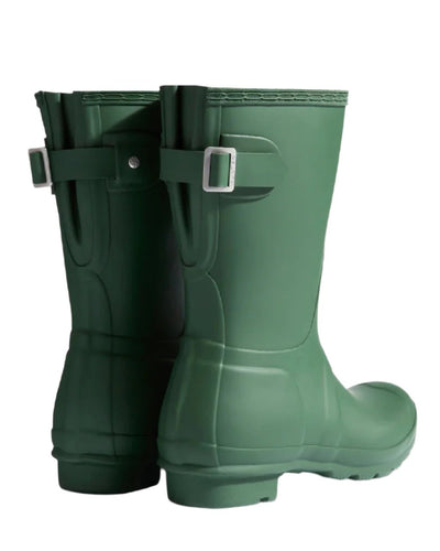 Hunter Green coloured Hunter Womens Originals Short Back Adjustable Wellington Boots on white background #colour_hunter-green