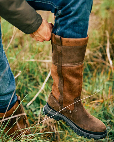 Java Coloured Ariat Moresby Tall H20 Java Country Boot On A Field Background #colour_java