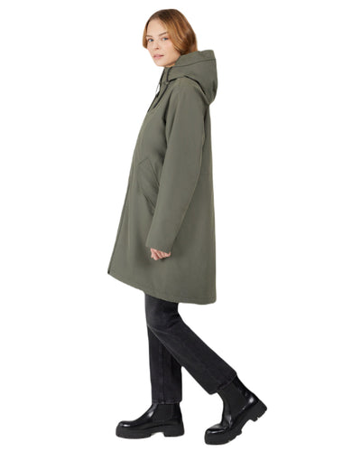 Deep Green Coloured Didriksons Womens Fia Parka On A White Background #colour_deep-green