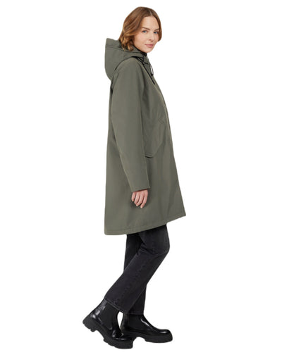 Deep Green Coloured Didriksons Womens Fia Parka On A White Background #colour_deep-green