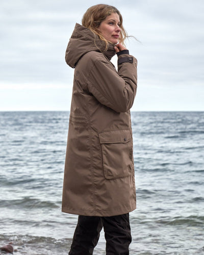 Mocha Brown Coloured Didriksons Womens Ilsa Parka On A Beach Background #colour_mocha-brown