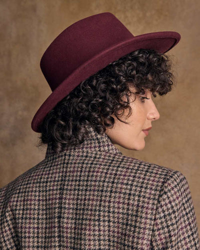 Burgundy coloured Jack Murphy Boston Crushable Felt Hat on wall background #colour_burgundy