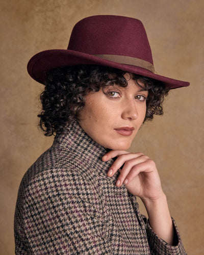 Burgundy coloured Jack Murphy Boston Crushable Felt Hat on wall background #colour_burgundy